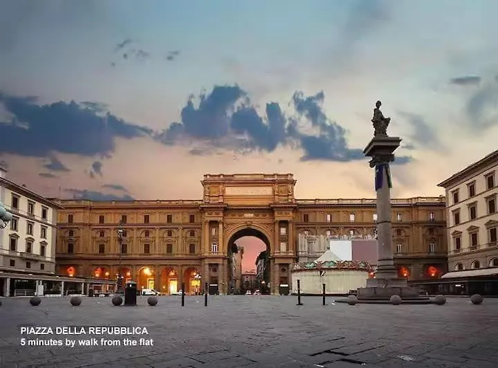 Before Making A Request Read My Profil Host At Bottom Of Page # New! Flat In Historical Center Florence Apartment